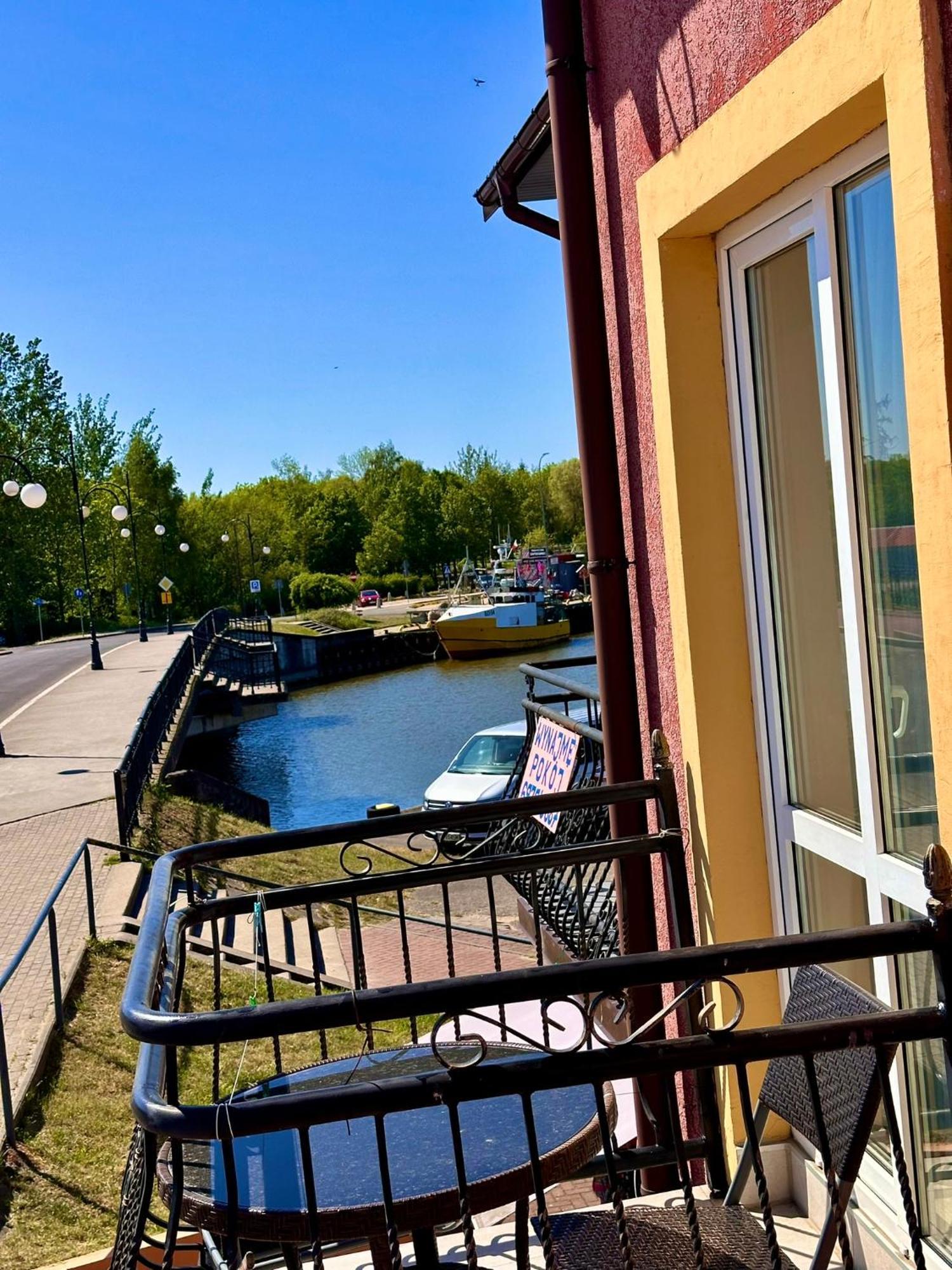 Pod Papugami - Komfortowe Pokoje Z Widokiem Na Rzeke Łeba Exterior foto