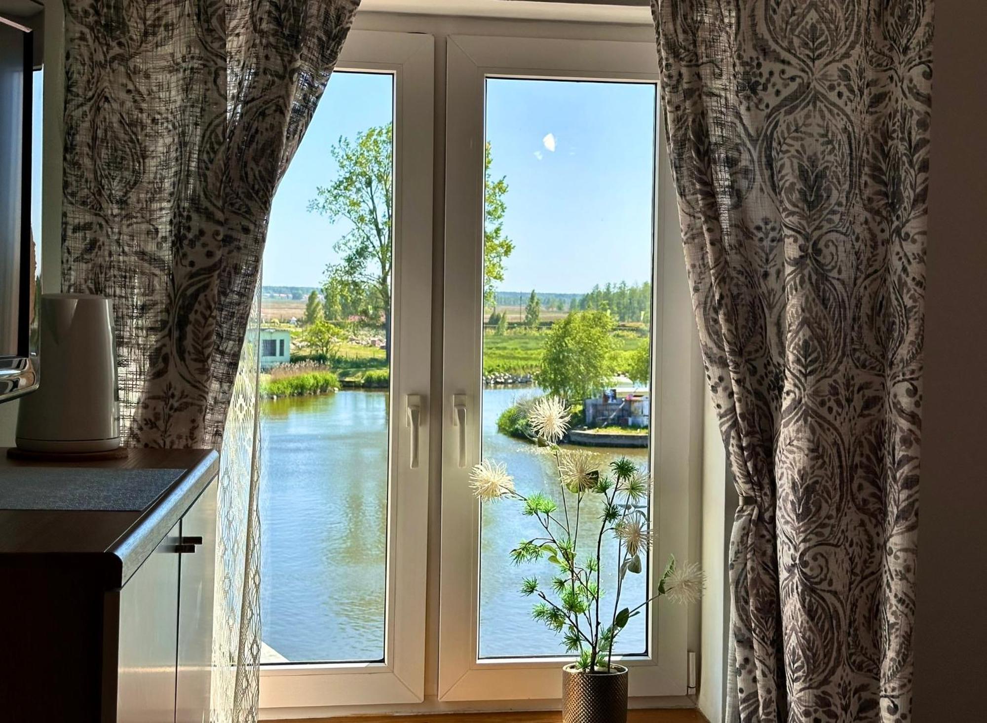 Pod Papugami - Komfortowe Pokoje Z Widokiem Na Rzeke Łeba Exterior foto