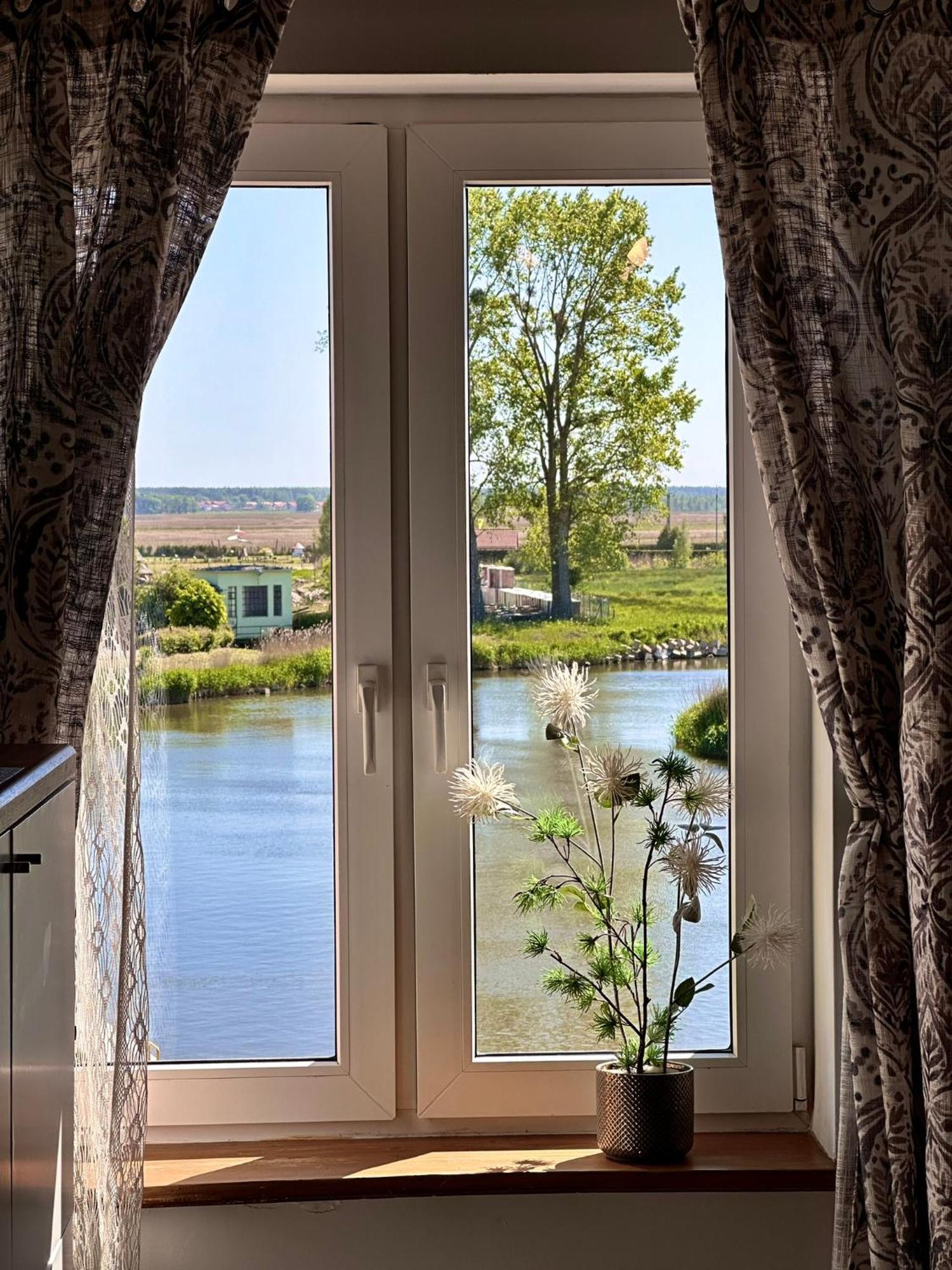 Pod Papugami - Komfortowe Pokoje Z Widokiem Na Rzeke Łeba Exterior foto