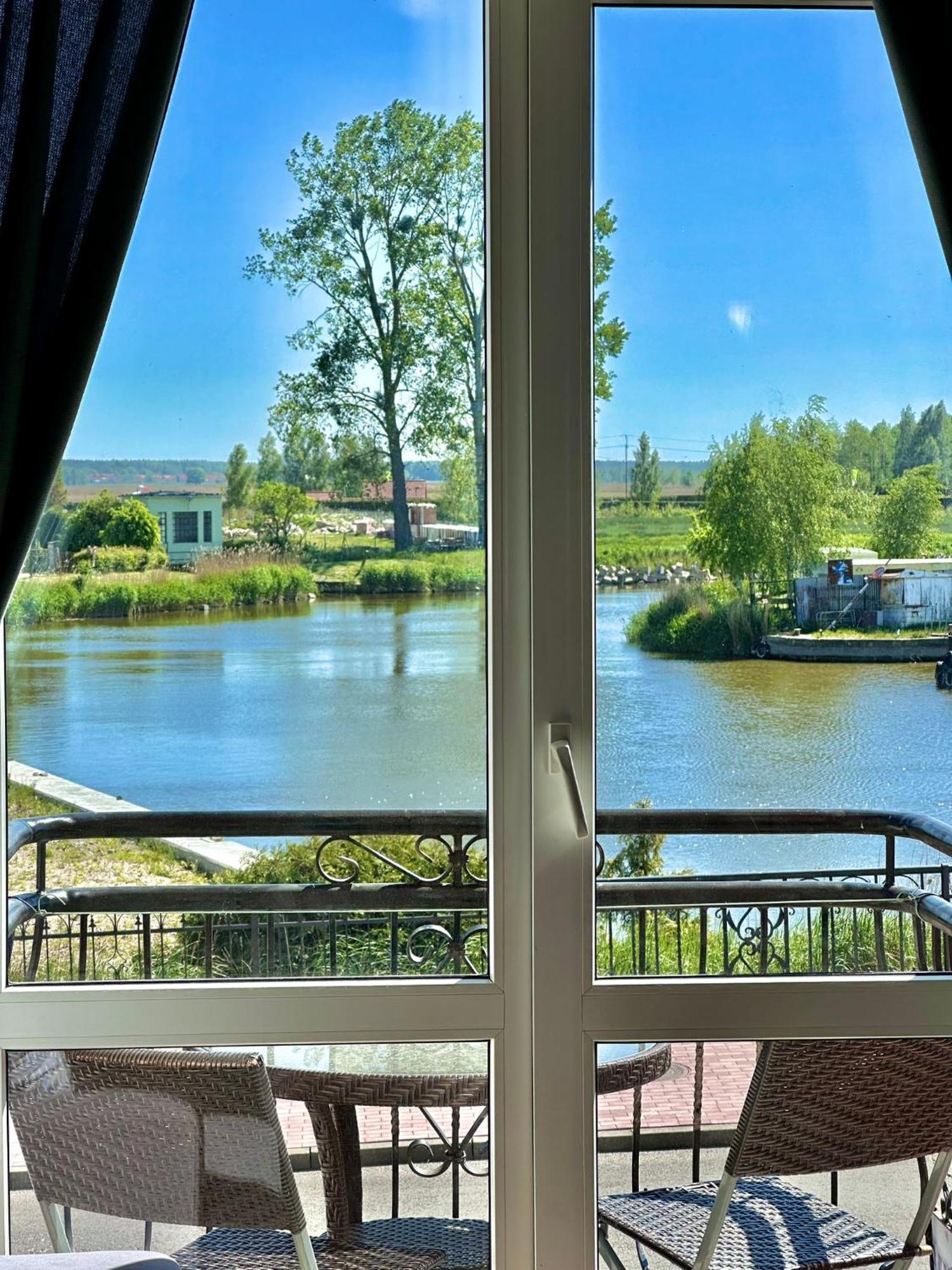 Pod Papugami - Komfortowe Pokoje Z Widokiem Na Rzeke Łeba Exterior foto